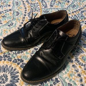 Mens SZ. 10 med. black dress shoes/hardly worn!!